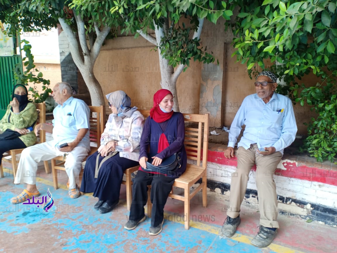 معاملة خاصة لكبار السن - أرض اللواء 