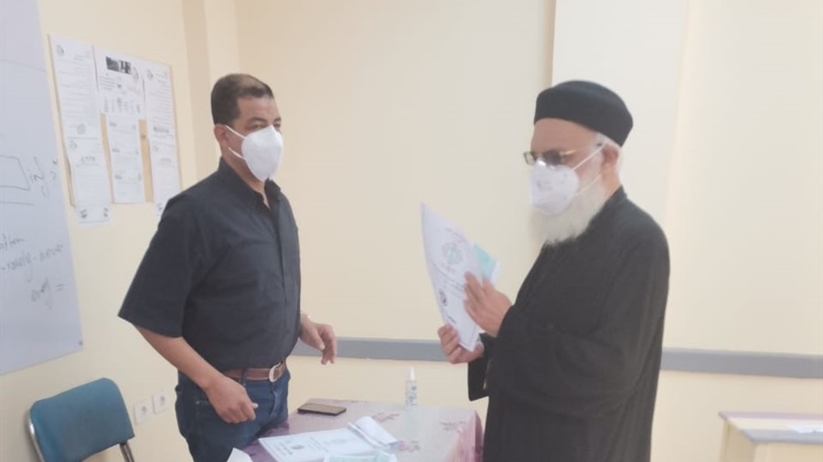 وكيل البابا تواضروس يدلي بصوته فى انتخابات مجلس النواب 2020 
