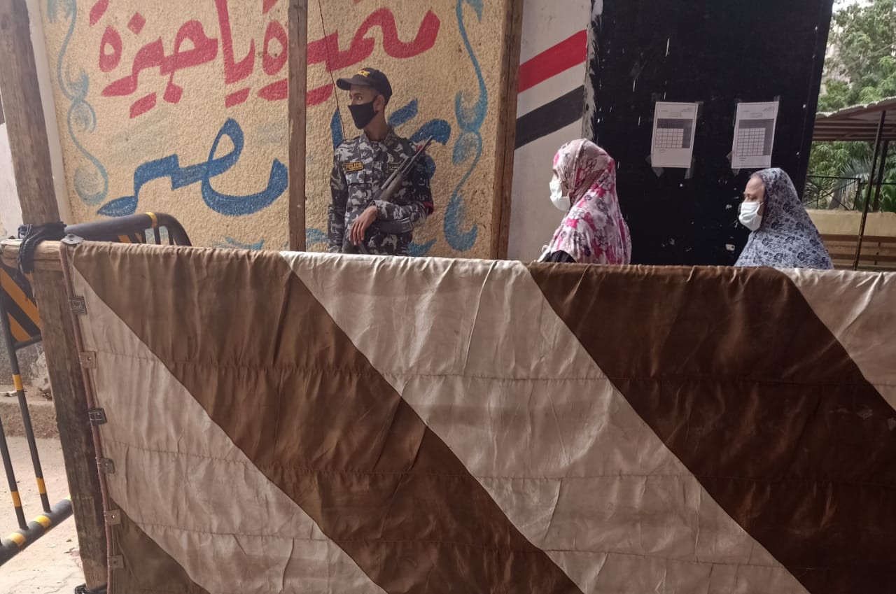 التزام الناخبين بارتداء الكمامة