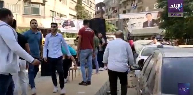 توافد المواطنين على مدرسة يوسف السباعي