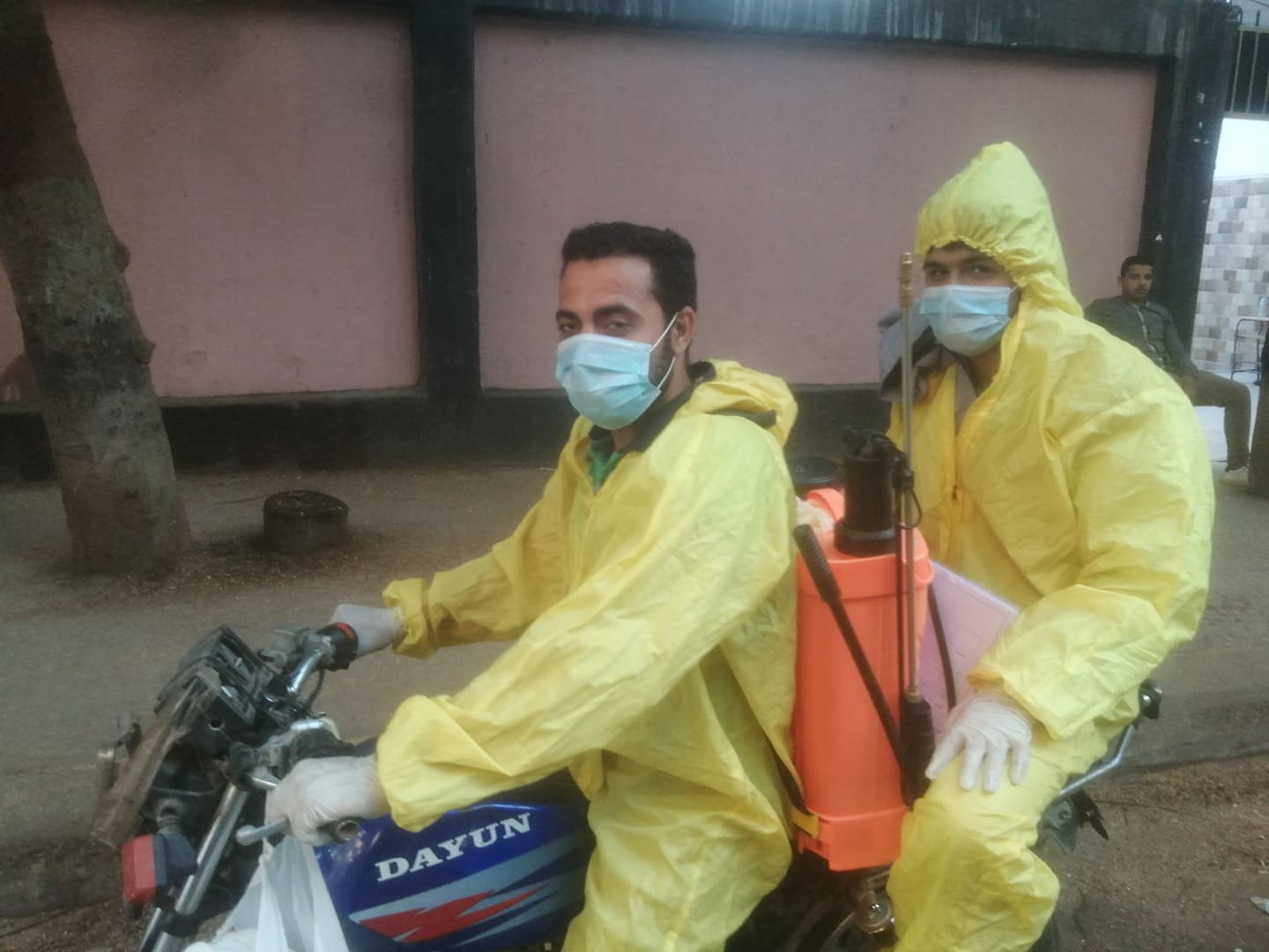 تعقيم اللجان الانتخابية بمدرسة بدر بالدقي