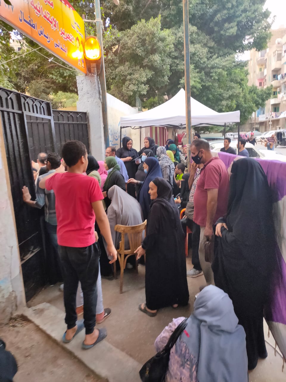 إقبال كثيف من الناخبين بلجنة مدرسة التحرير بالجيزة 