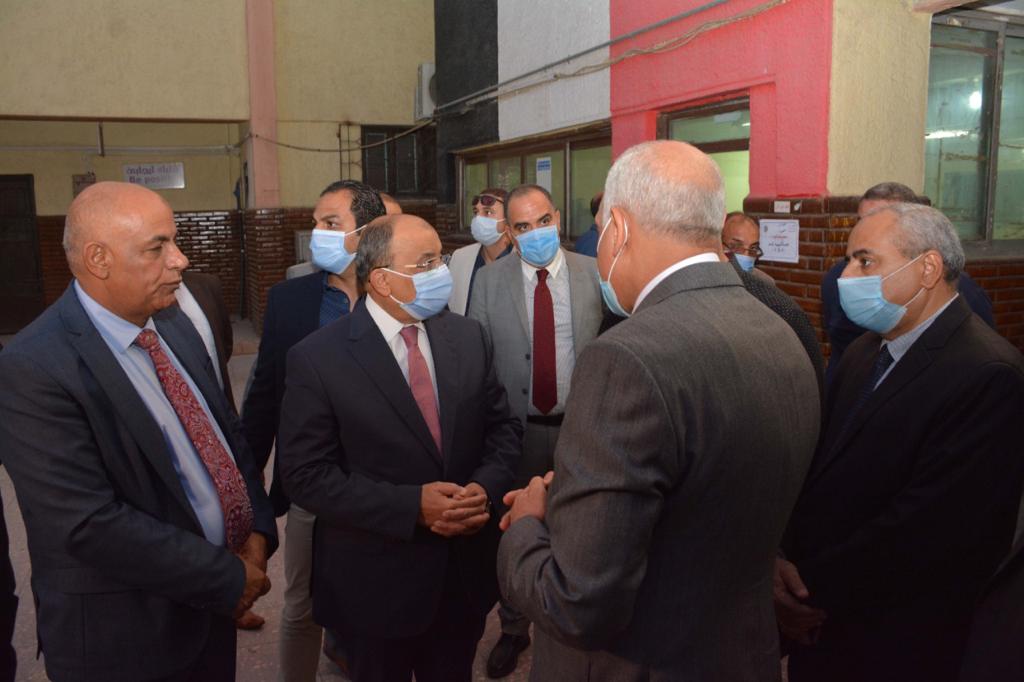 وزير التنمية المحلية يتفقد اللجان الانتخابية 
