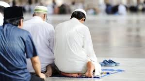 كيفية صلاة الظهر جماعة ؟.. اعرف ما ينبغي عليك إذا كنت مأموما