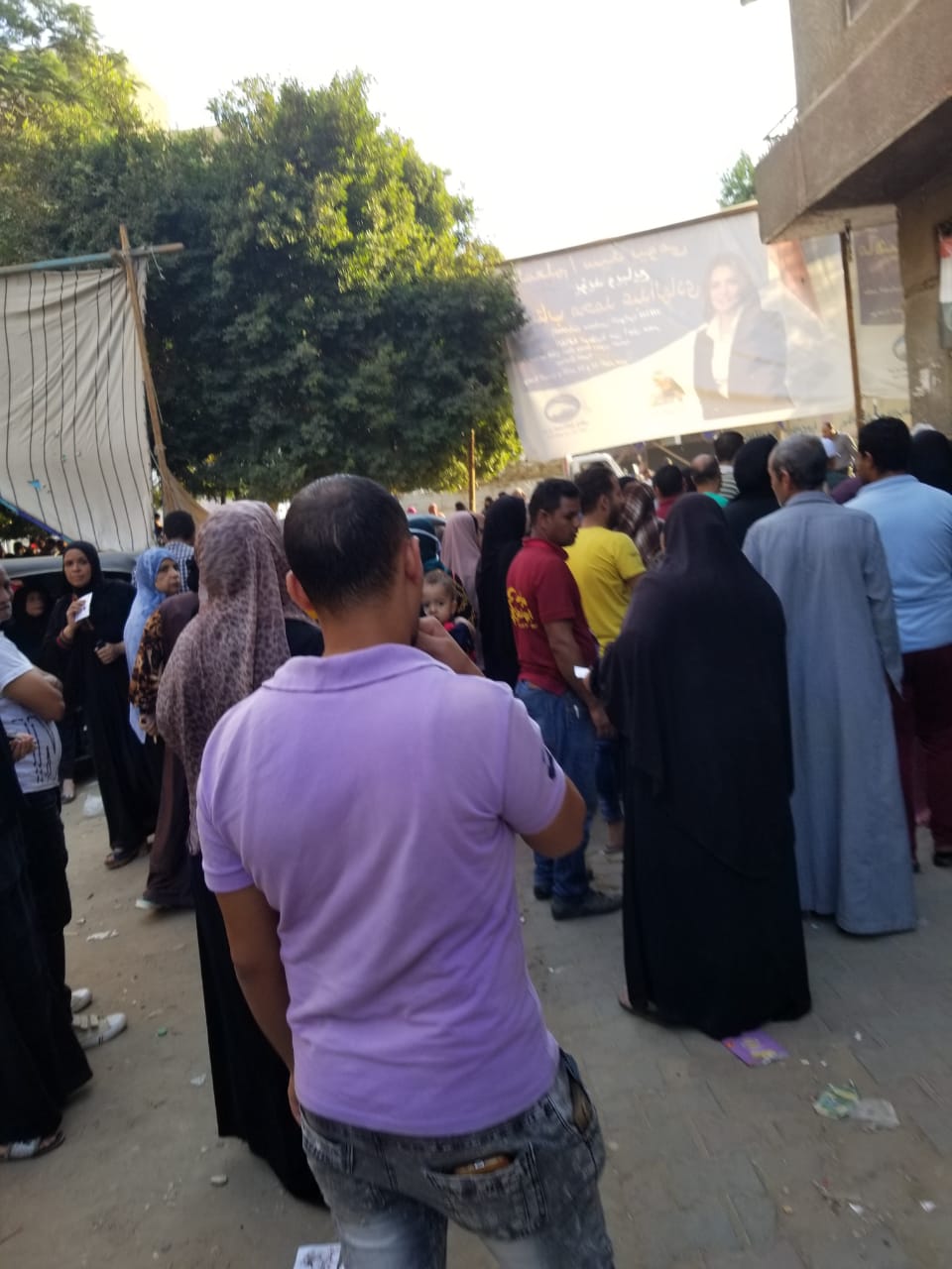 الناخبين يتوافدون على اللجان 