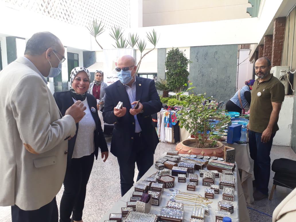  حرف يدوية وتراثية باحتفالية يوم مصر بأكاديمية ناصر