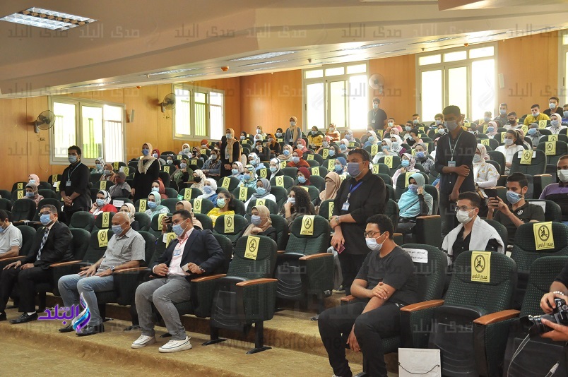استقبال رئيس جامعة كفر الشيخ الطلاب الجدد