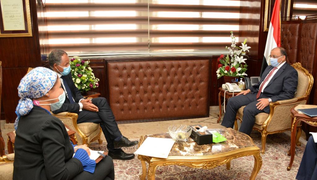 اجتماع وزير التنمية المحلية مع مسئول الأغذية العالمي 