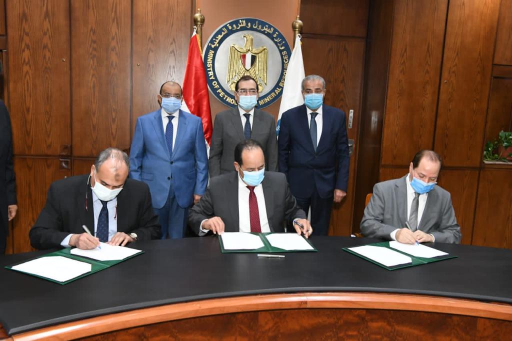 خلال التوقيع
