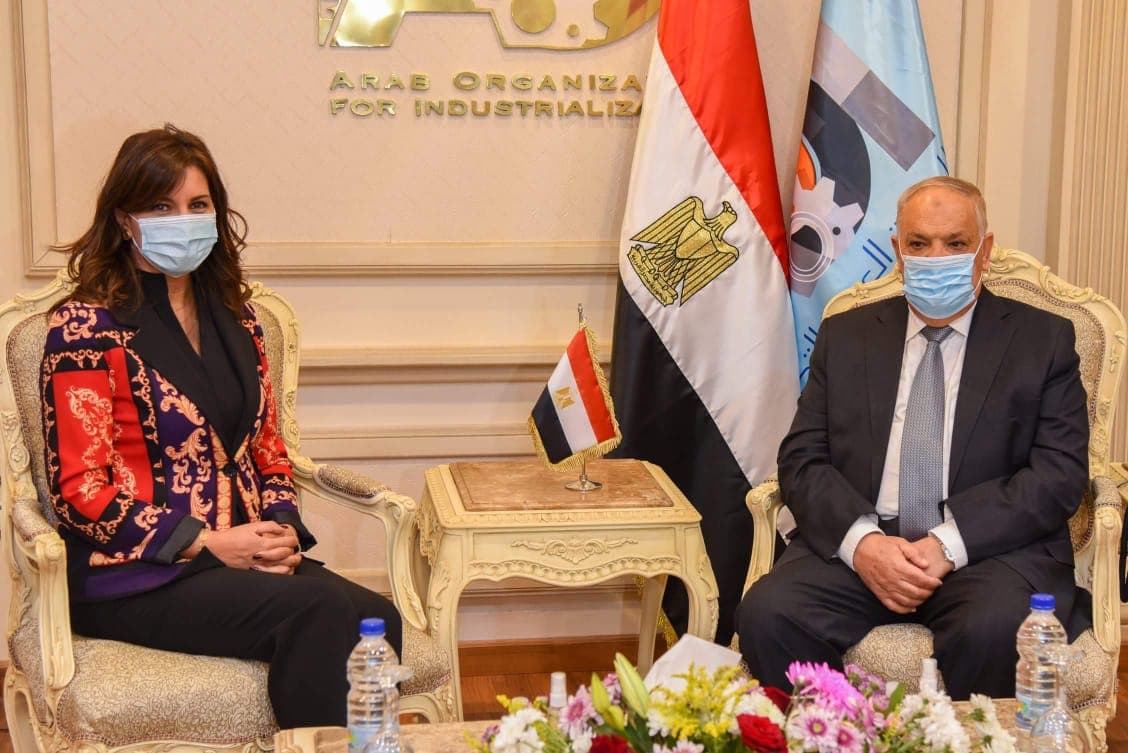 الفريق عبد المنعم التراس والسفيرة نبيلة مكرم
