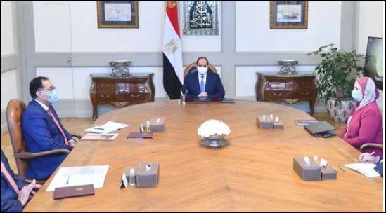 الرئيس خلال الاجتماع