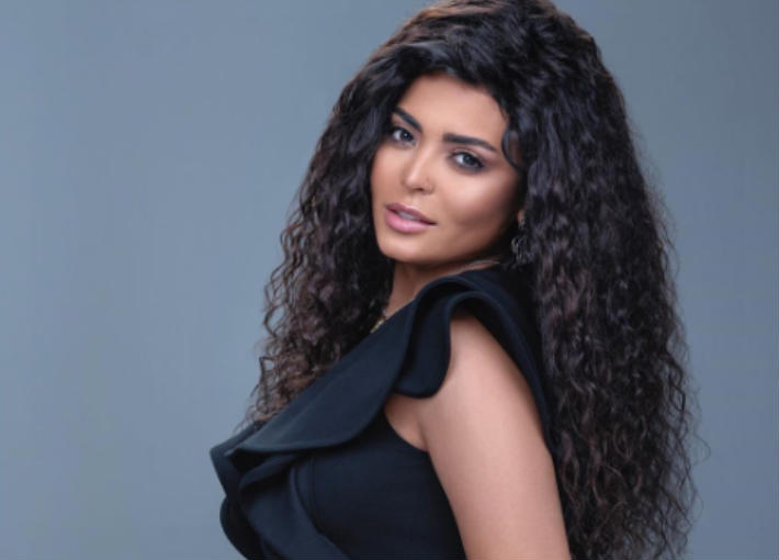 الفنانة أسماء جلال 