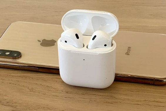 آبل تصدر سماعات AirPods و AirPods Pro بتصميم يشبه سامسونج 