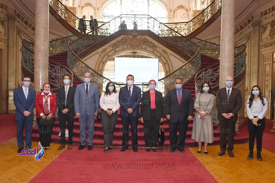 رئيس جامعة عين شمس يستقبل طلاب كلية التجارة