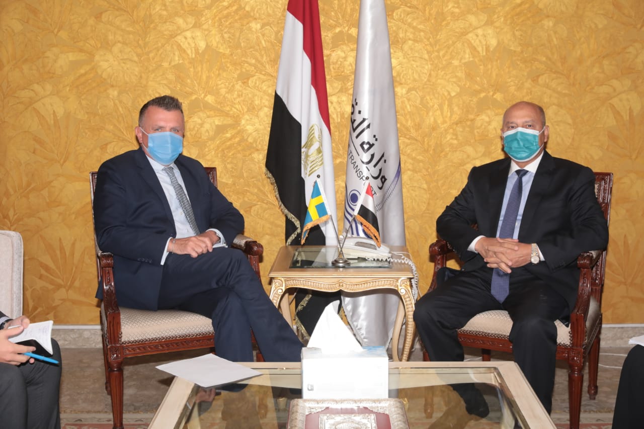وزير النقل والسفير السويدي