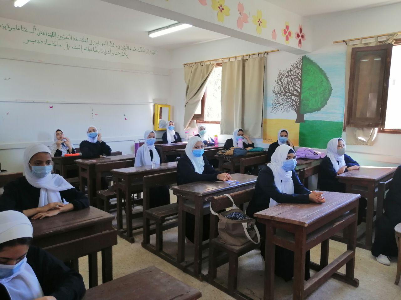 كل الوسائل والقنوات التعليمية لبث المناهج لطلاب المعاهد