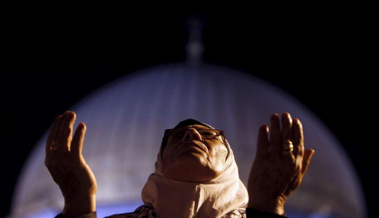 حكم قراءة القرآن للمرأة الحائض من الهاتف المحمول