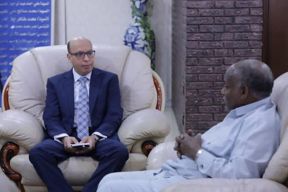 جانب من اللقاء بين قنصل مصر في بوروسودان ومدير هيئة الموانئ