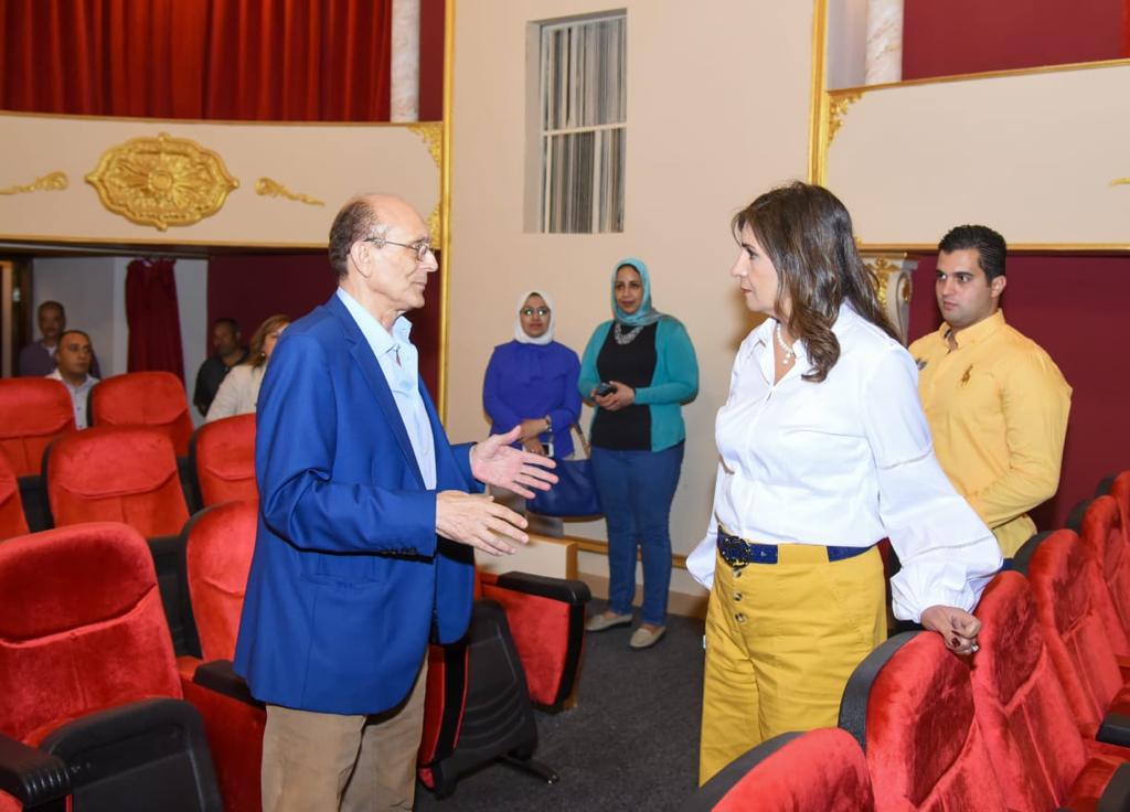 وزيرة الهجرة