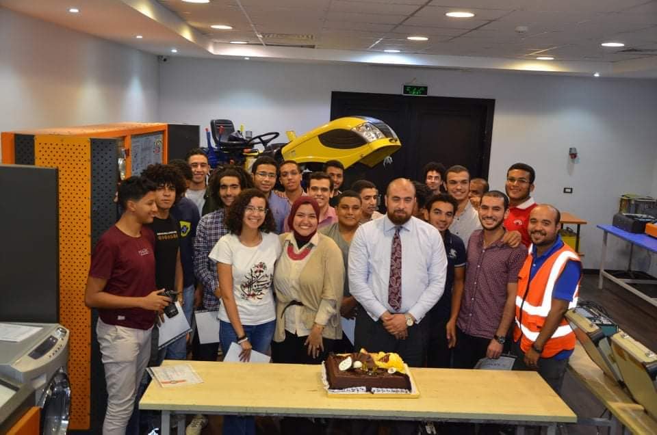 طلاب جامعة القاهرة الجديدة التكنولوجية 