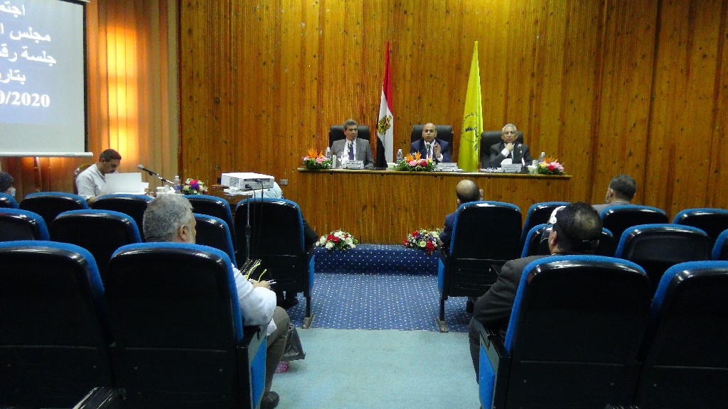 الدكتور مصطفى عبد النبي عبد الرحمن رئيس جامعة المنيا