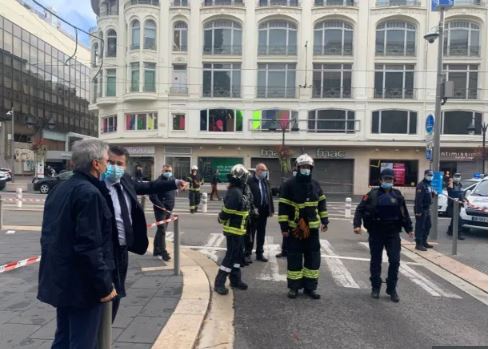 الصور الأولى من موقع حادث الطعن الإرهابي في فرنسا