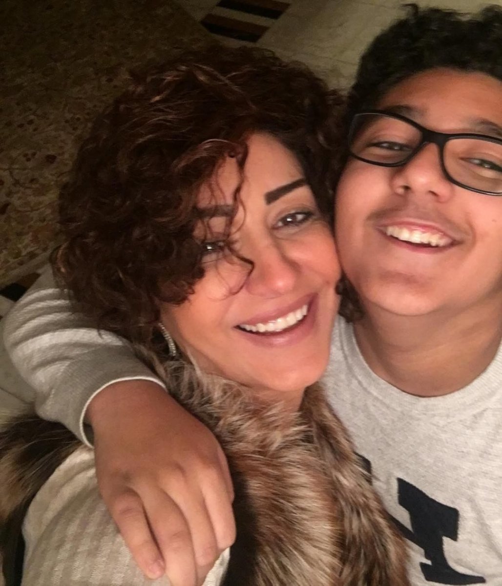  الفنانة وفاء عامر ونجلها 