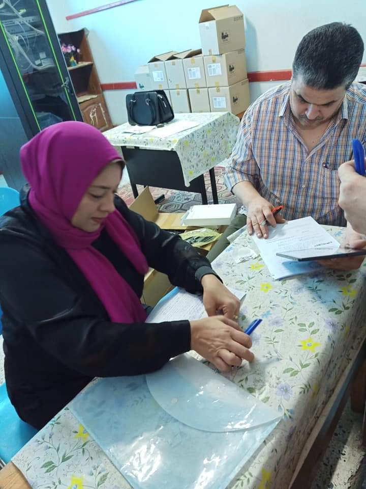 وزيع الدفعة الاولي من التابلت 