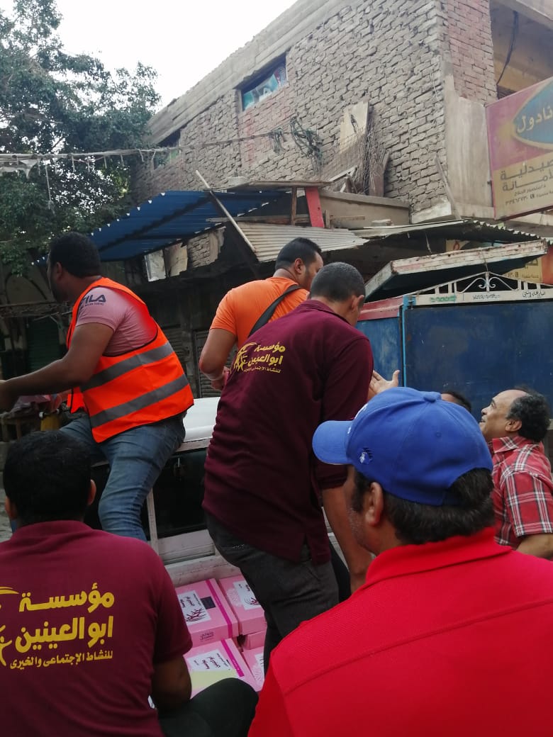 مؤسسة أبو العينين توزع حلوى المولد النبوي بميت عقبة
