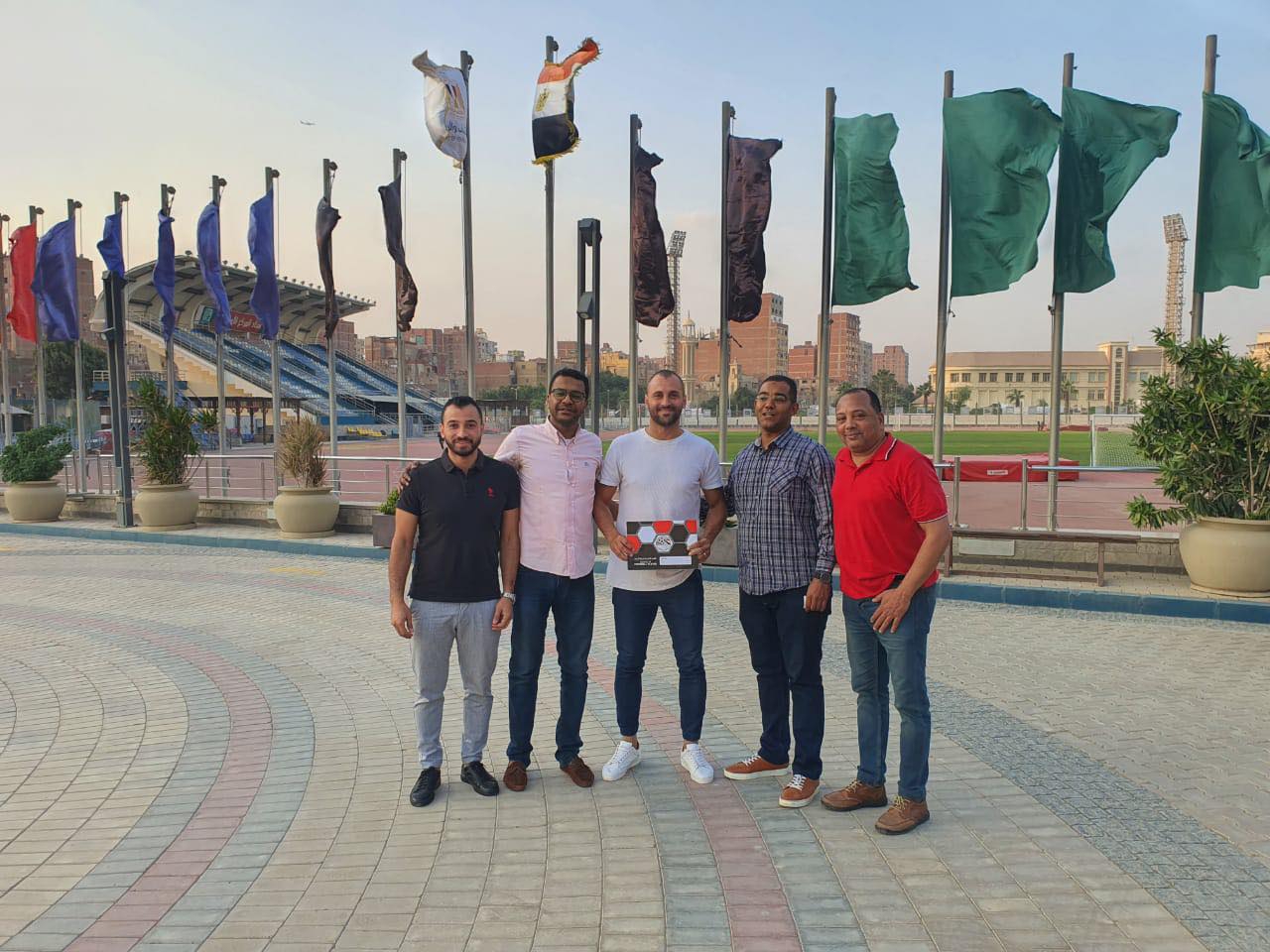 اسوان يتعاقد مع طه عادل