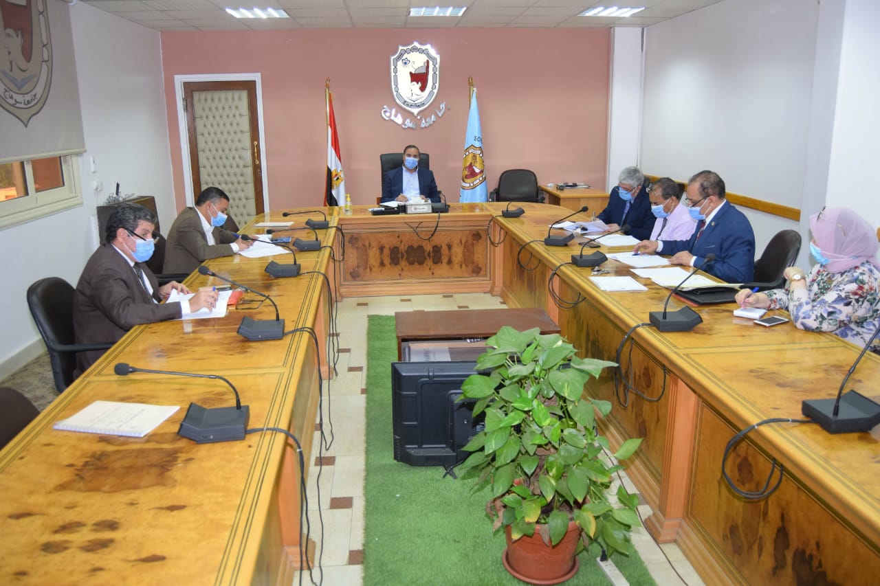 مجلس ادارة التعليم المدمج بجامعة سوهاج 