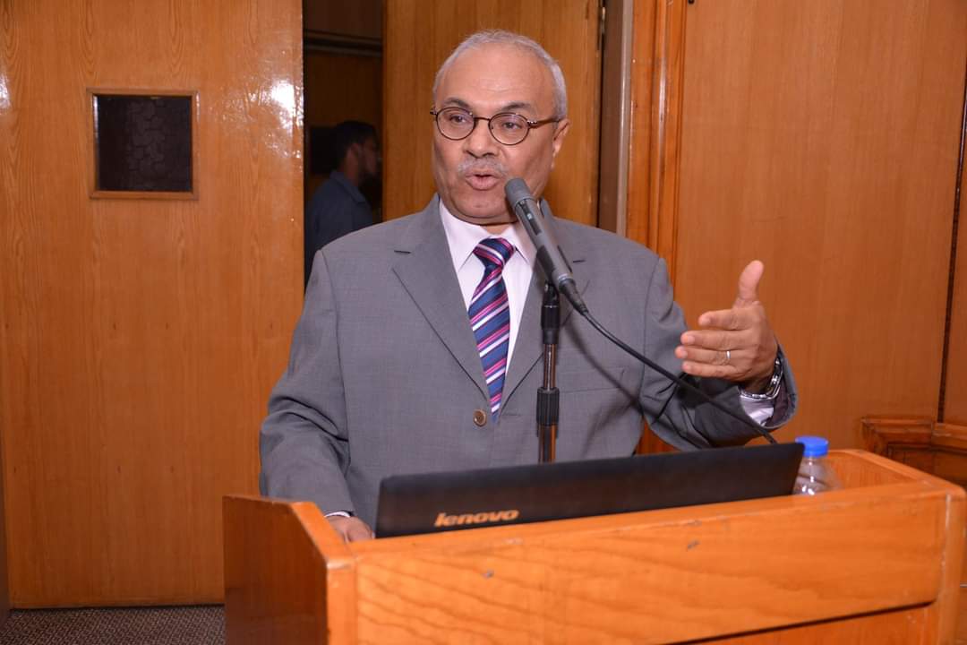 الدكتور عاطف فاروق