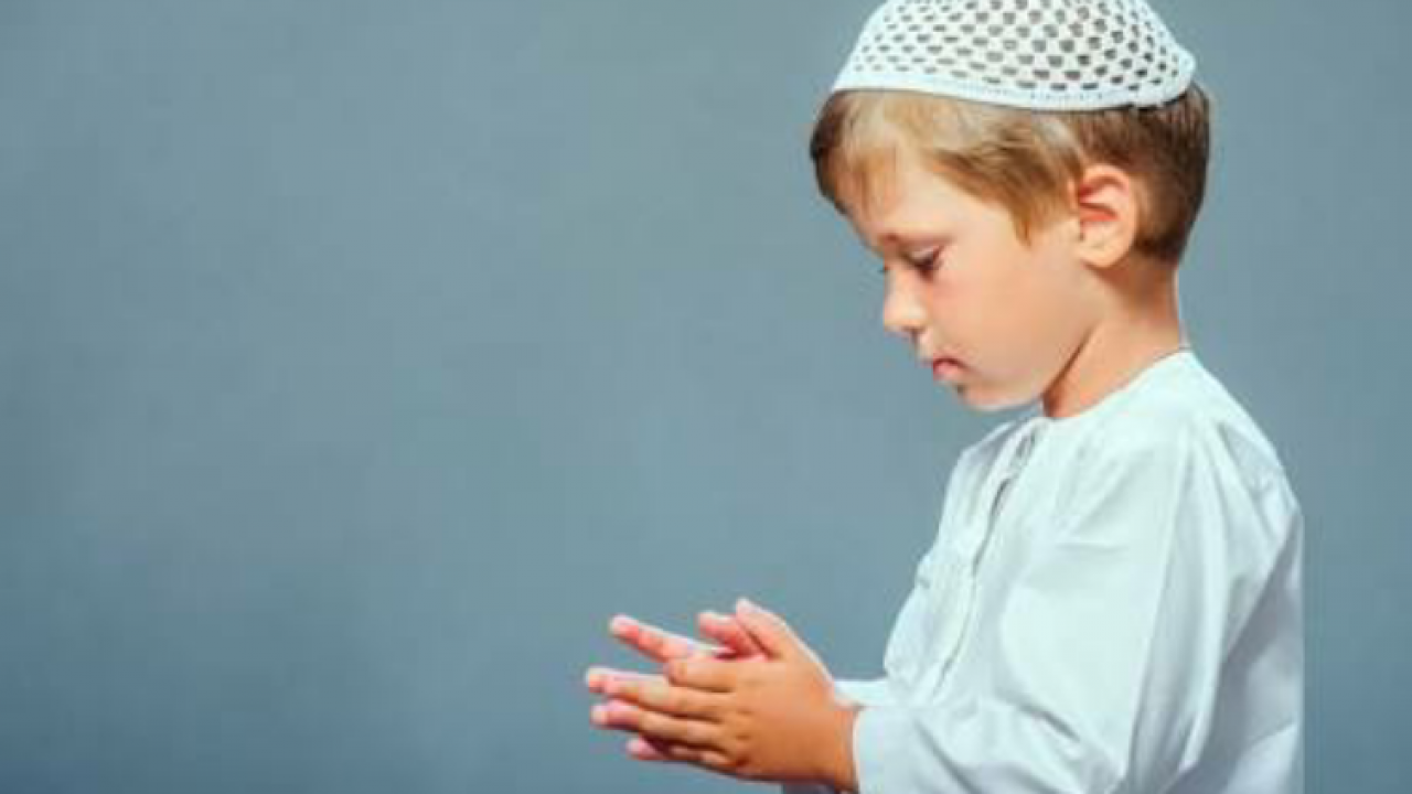 كيف تحبب أبناءك في الصلاة.. التعود أول خطوة