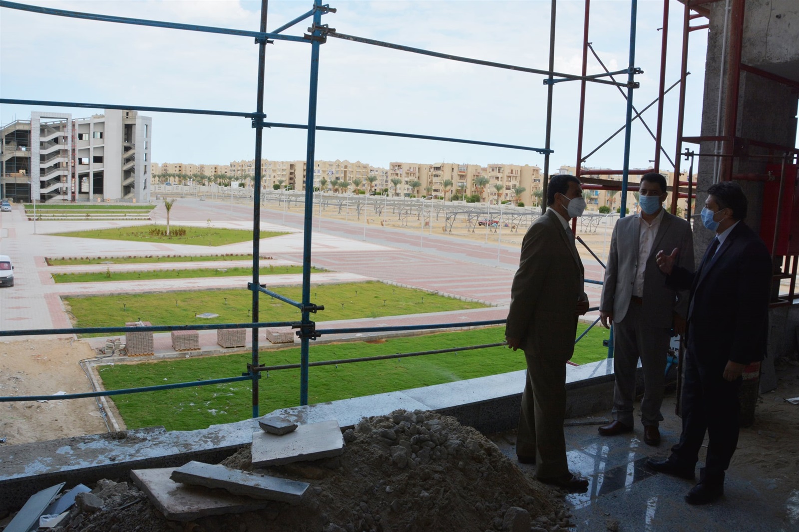 رئيس جامعة دمياط يتابع موقف انشاءات الجامعة