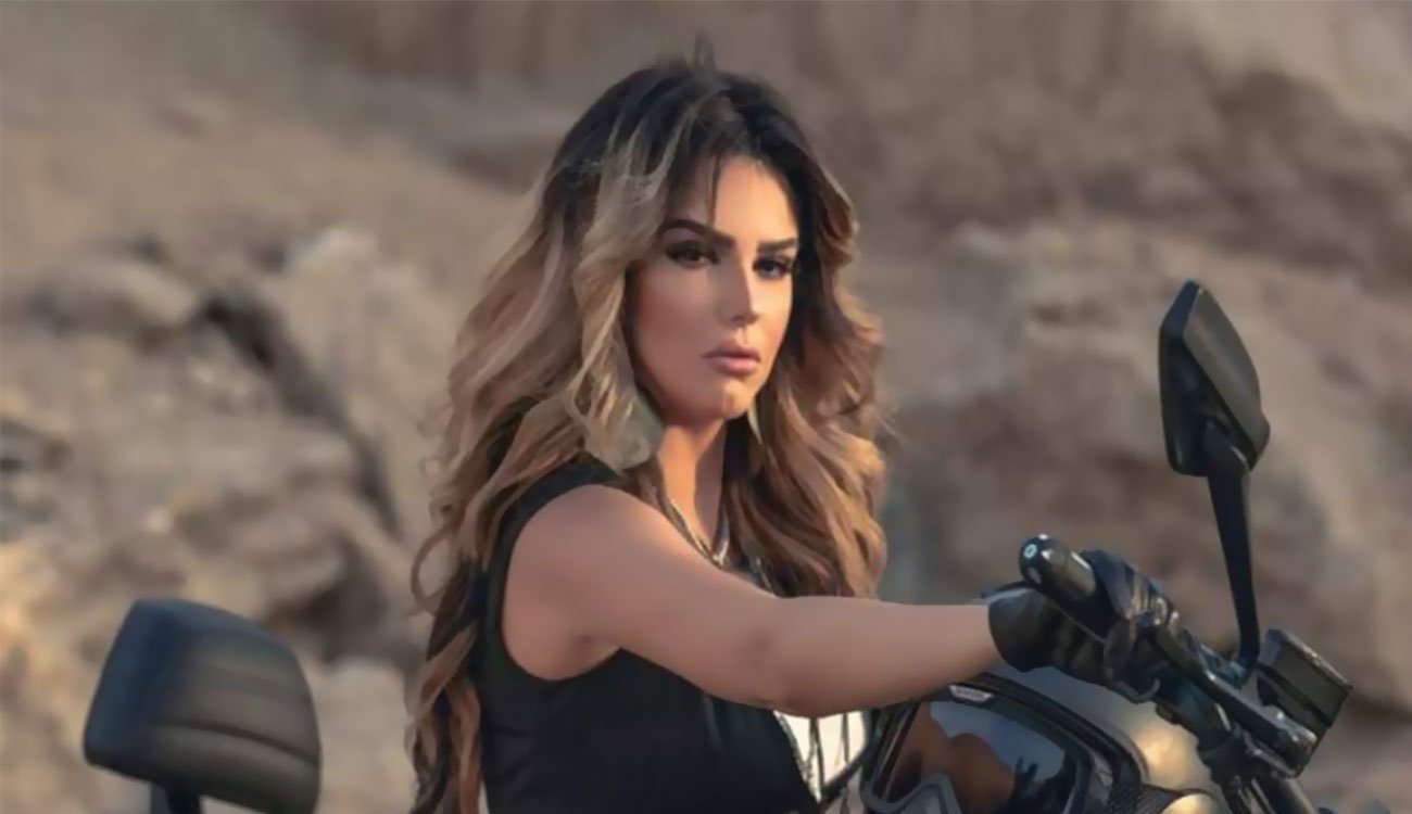 دنيا عبد العزيز