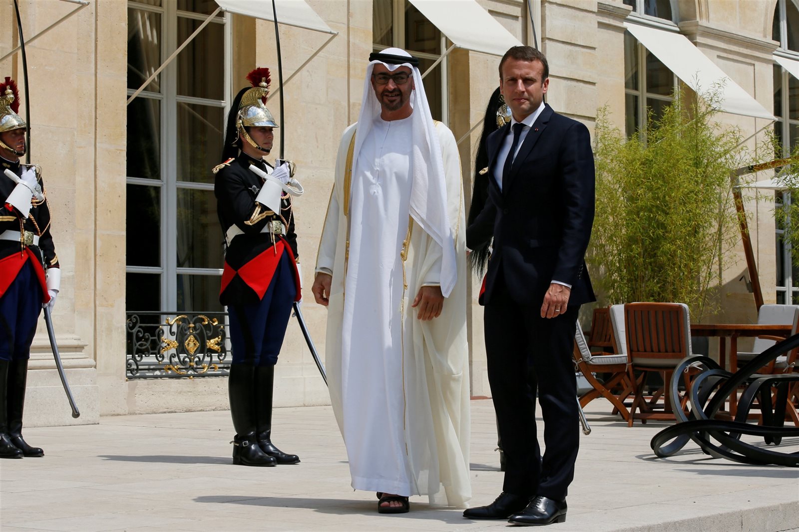 ماكرون وولي عهد أبو ظبي محمد بن زايد