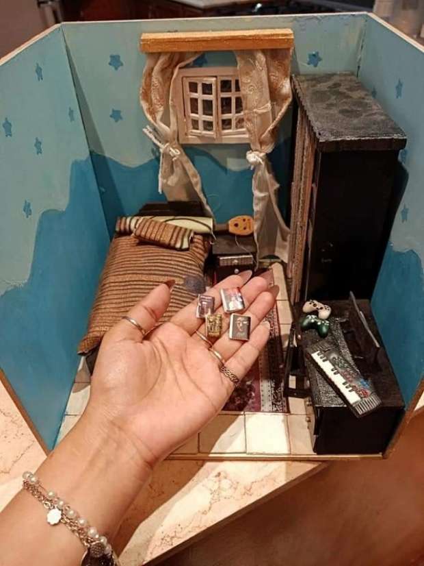 فتاة خلدت ذكرى شقيقها الراحل بمجسم لغرفته