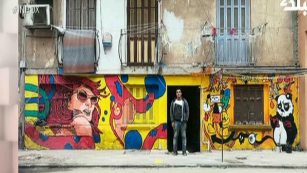 رسام يحول شوارع بورسعيد لجداريات مبهجة