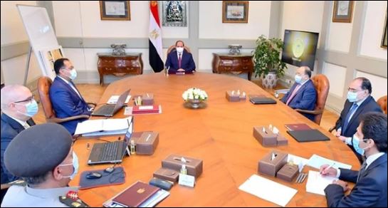 السيسي يجتمع برئيس الوزراء وكبار المسؤولين