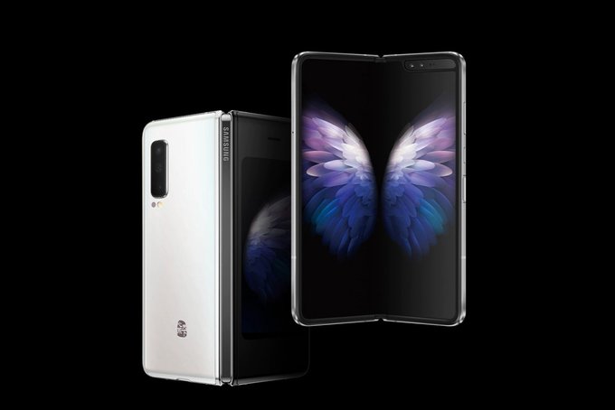 سامسونج تكشف عن أول صوة حية لهاتف Samsung W21