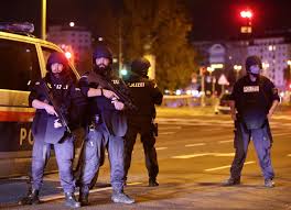 اعتقال شخصين مشتبه في تنفيذها هجوم فيينا الإرهابي وسط