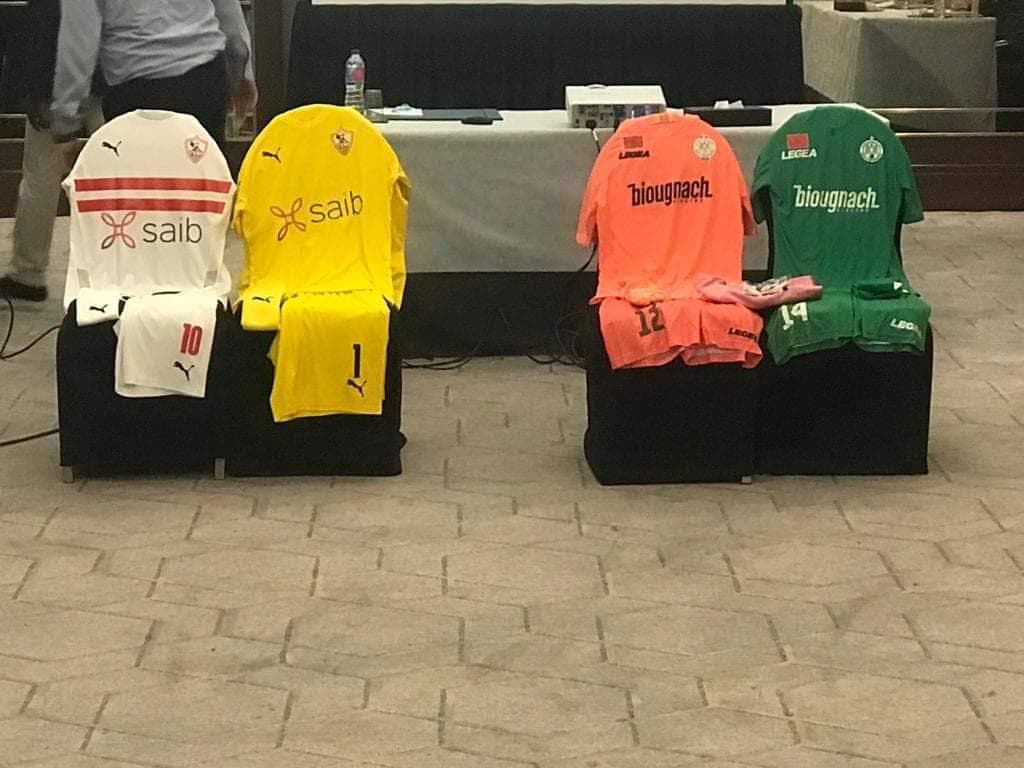 الزمالك بالزي الرسمي في مواجهة الرجاء