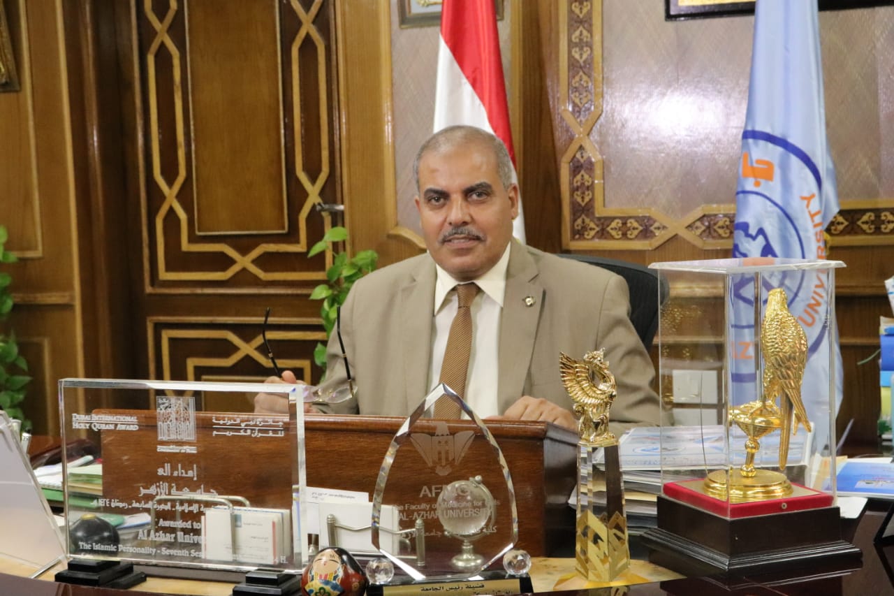 رئيس جامعة الأزهر 