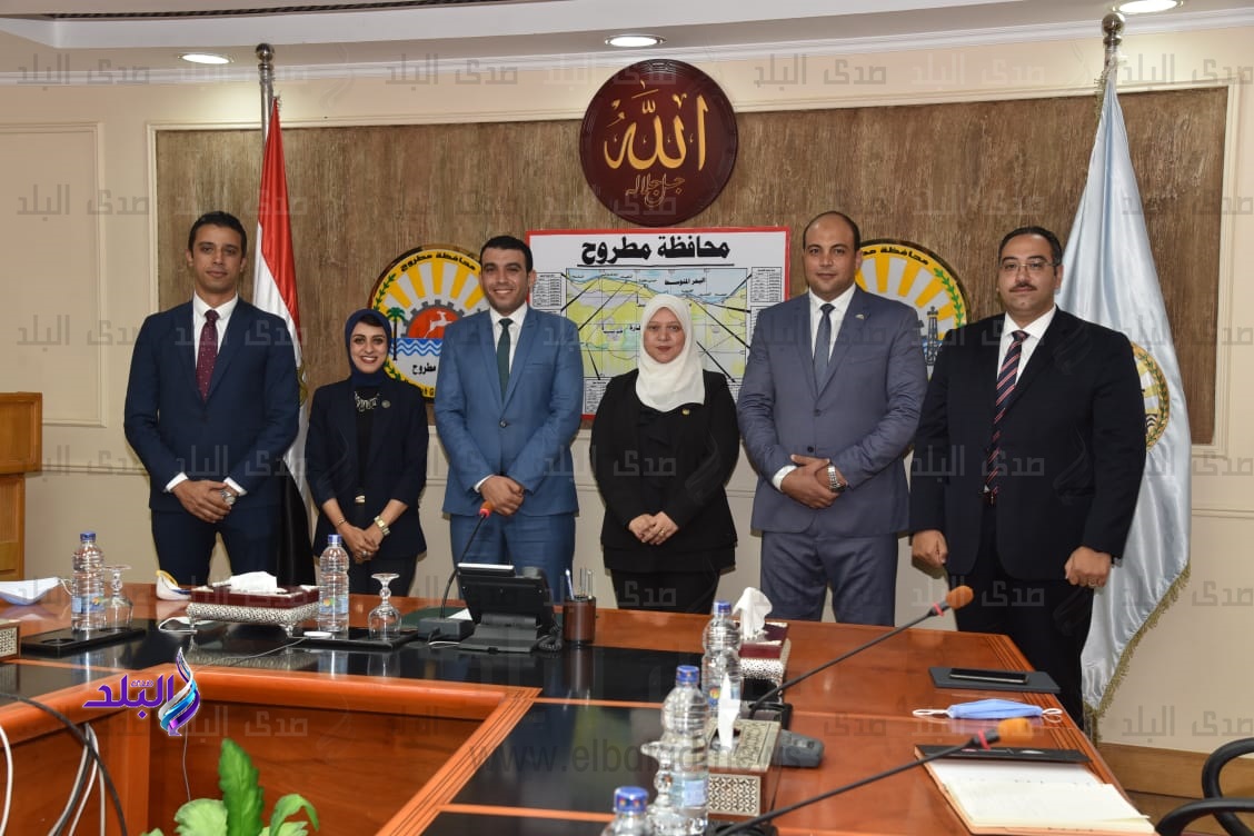 محافظ مطروح يكرم شباب البرنامج الرئاسي للتأهيل للقيادة