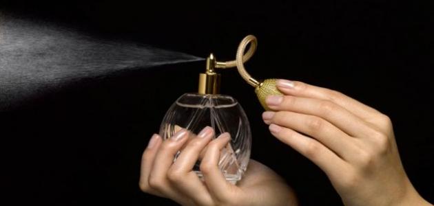 حكم تعطر النساء عند الخروج