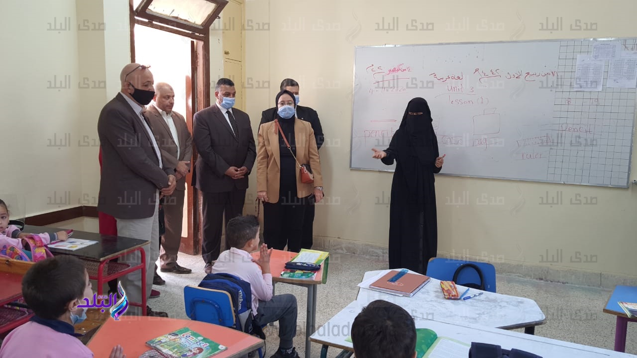 وفد وزاري يزور مدرسة البطل أحمد عبدالعزيز