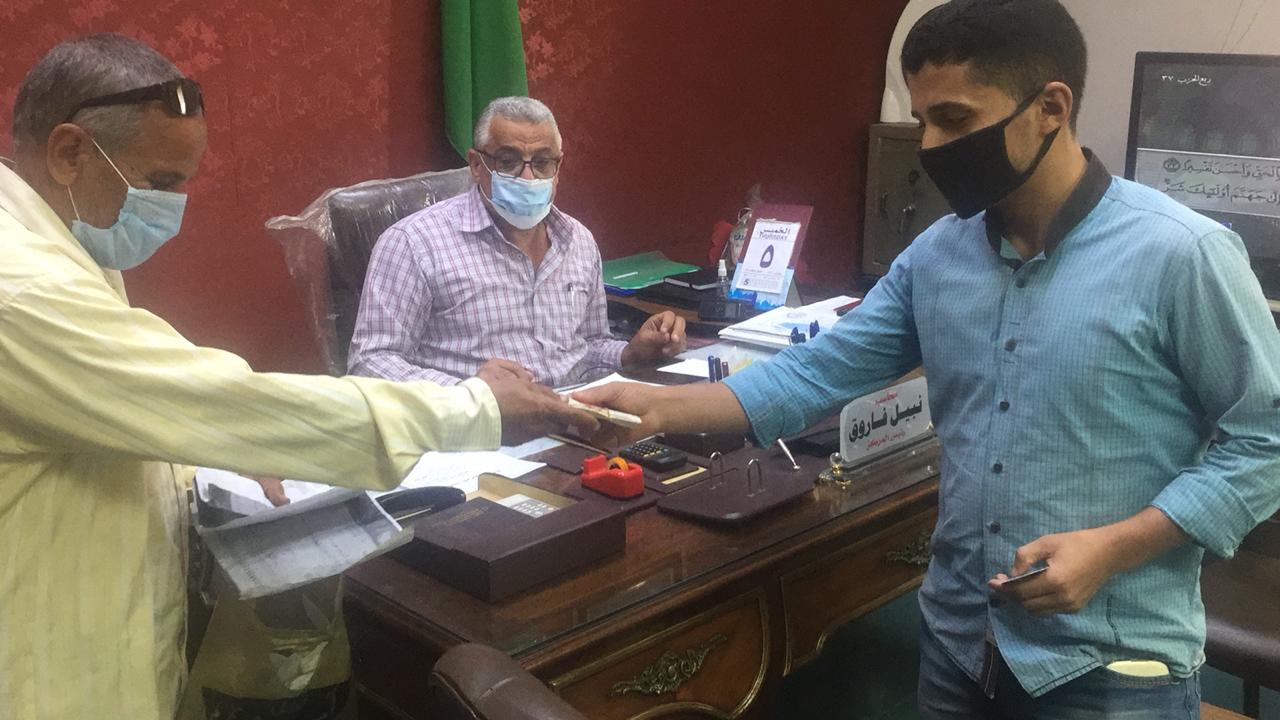  أمانة عامل نظافة بالزقازيق تعيد مبلغ مالي لصاحبه