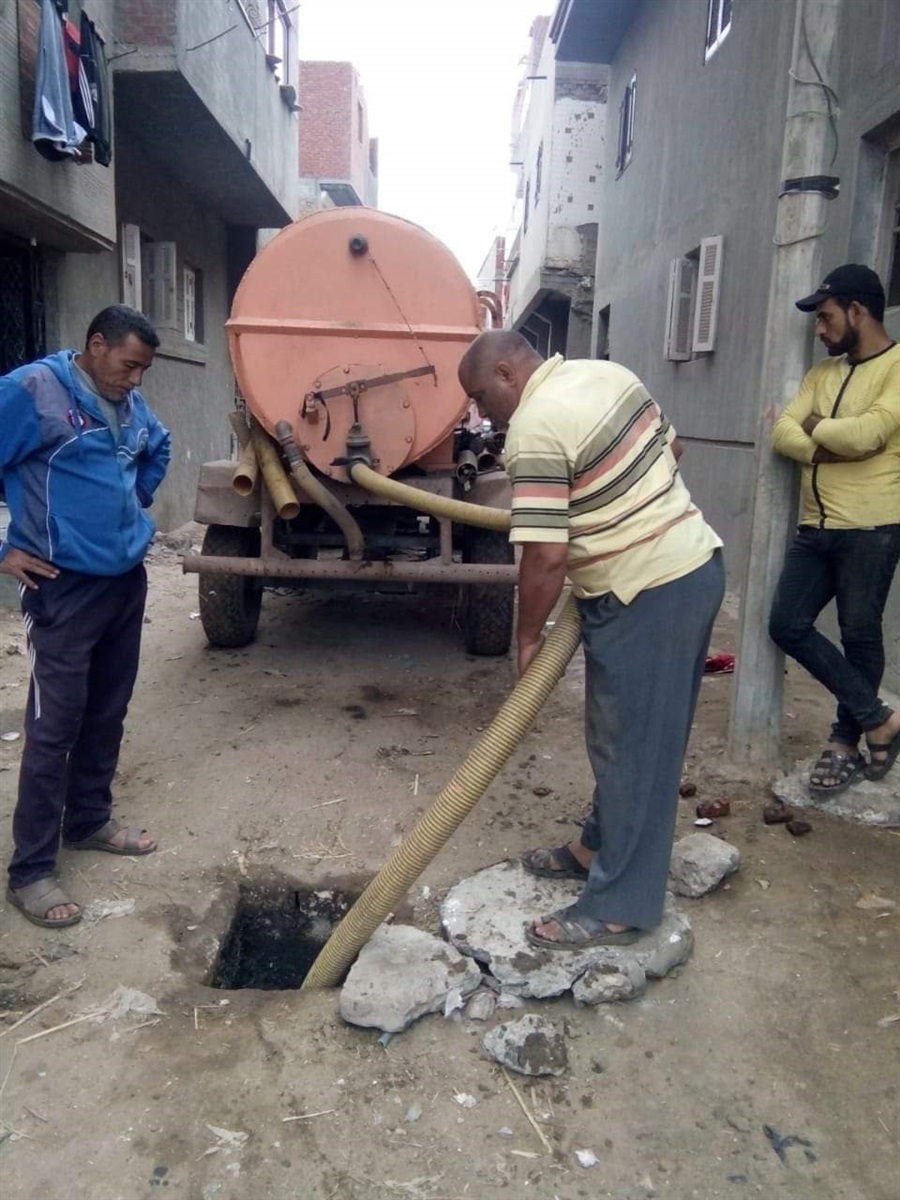 حملات مكثفة لتطهير بيارات الصرف بدمنهور
