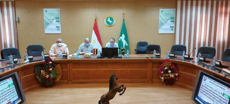  محافظ الشرقية يشرف على غرفة عمليات المحافظة
