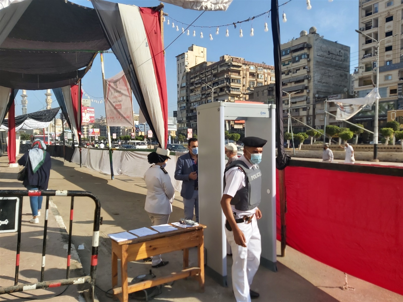 توافد الناخبين على لجان الانتخابات 